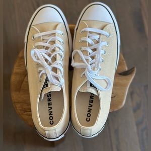 CONVERSE CHUCK TAYLOR ALL STAR LIFT LOW TOP Women